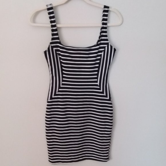 Bundle of 8 Dresses All Size Small by Great Designers - Picture 2 of 9